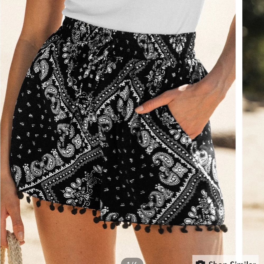 Cupshe Bandana print Pom Pom shorts w/ pockets Black & white Medium brand New